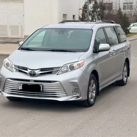 Toyota Sienna 2018