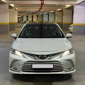 Toyota Camry 2021