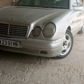 Mercedes-Benz E320 1996