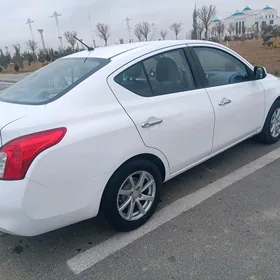 Nissan Versa 2012