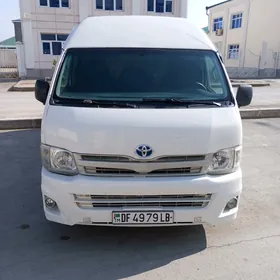 Toyota Hiace 2011