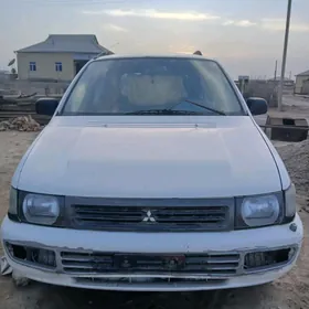 Mitsubishi Chariot 1994