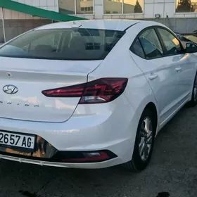 Hyundai Elantra 2019