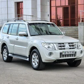 Mitsubishi Pajero 2014