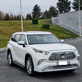 Toyota Highlander 2021