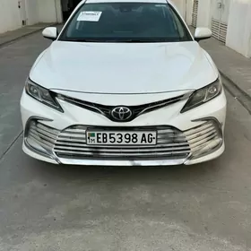 Toyota Camry 2021