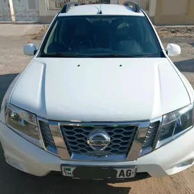 Nissan Terrano 2015