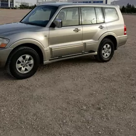 Mitsubishi Pajero 2003