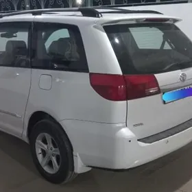 Toyota Sienna 2004