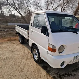 Hyundai H-1 1999