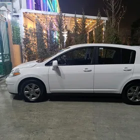 Nissan Versa 2010