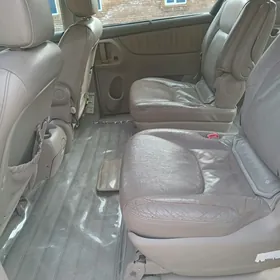 Toyota Sienna 2004