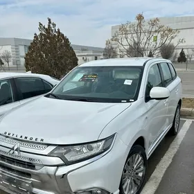 Mitsubishi Outlander 2022