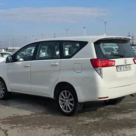 Toyota Innova 2019