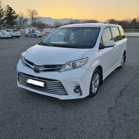 Toyota Sienna 2018