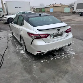 Toyota Camry 2020