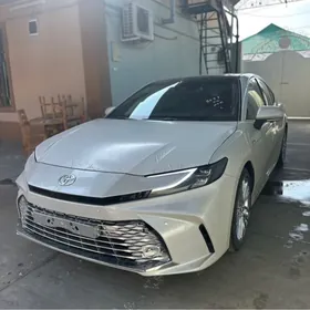 Toyota Camry 2025