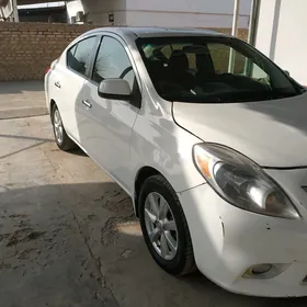 Nissan Versa 2012