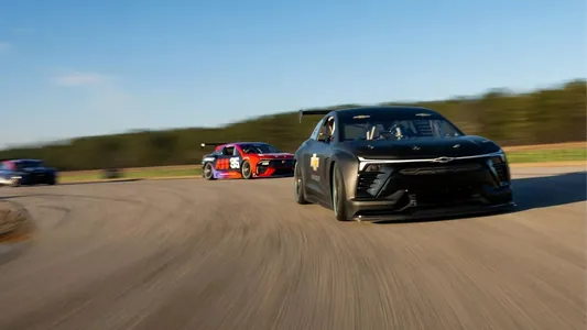 Chevrolet представила 1300-сильный электрокар Blazer EV.R для гонок NASCAR