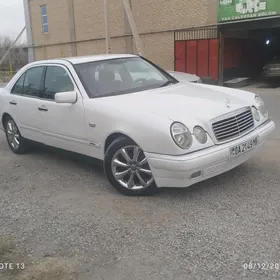 Mercedes-Benz E320 1998