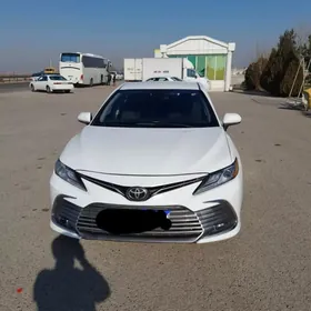 Toyota Camry 2021