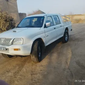 Mitsubishi L200 2004