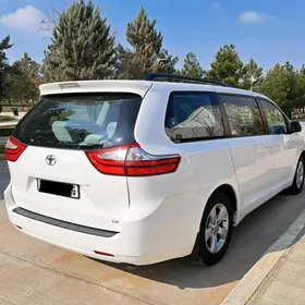 Toyota Sienna 2016