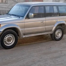 Mitsubishi Montero 1993