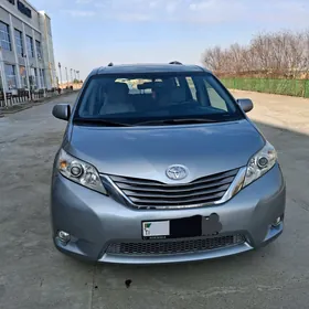 Toyota Sienna 2016