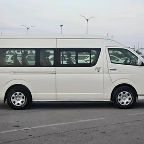 Toyota Hiace 2017