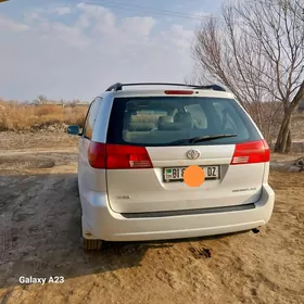 Toyota Sienna 2004