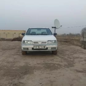 Nissan Primera 1990