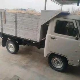 UAZ Profi 1982