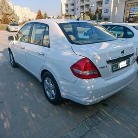 Nissan Tiida 2011