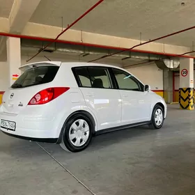 Nissan Versa 2011