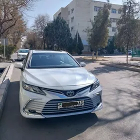 Toyota Camry 2021