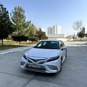 Toyota Camry 2021