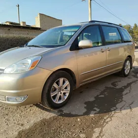 Toyota Sienna 2004