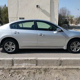 Nissan Altima 2010