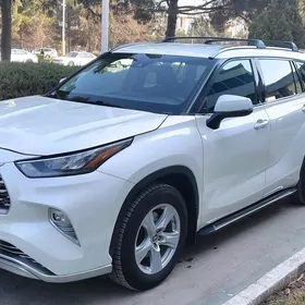 Toyota Highlander 2021