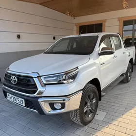 Toyota Hilux 2025