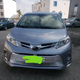 Toyota Sienna 2018