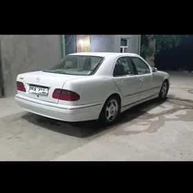 Mercedes-Benz E320 2001