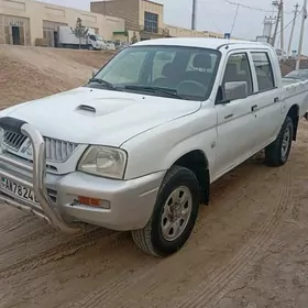 Mitsubishi L200 2005