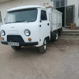 UAZ Profi 1990