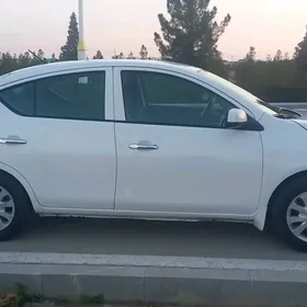 Nissan Versa 2013