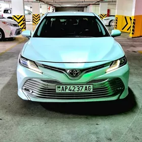 Toyota Camry 2019