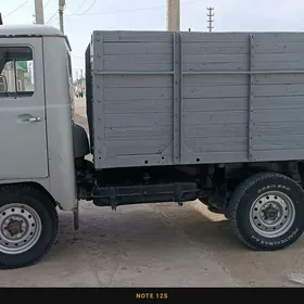 UAZ 452 1989