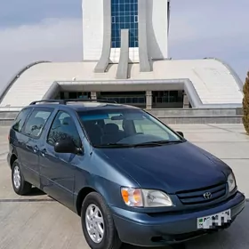 Toyota Sienna 2002