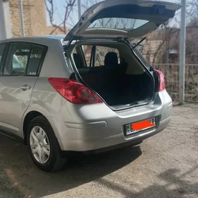 Nissan Versa 2012